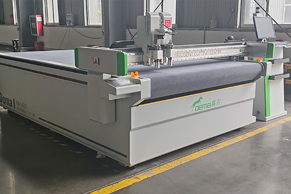 得馬F11-1625高速裁切機(jī)真機(jī)展示